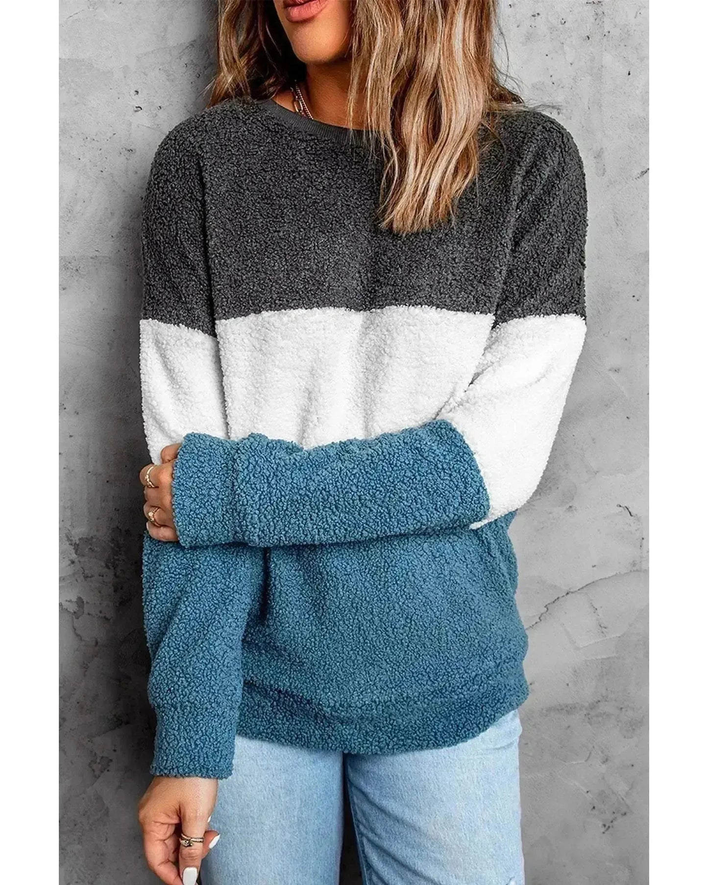 Azura Exchange Colorblock Plush Sweatshirt - M - Scarlett Rolling