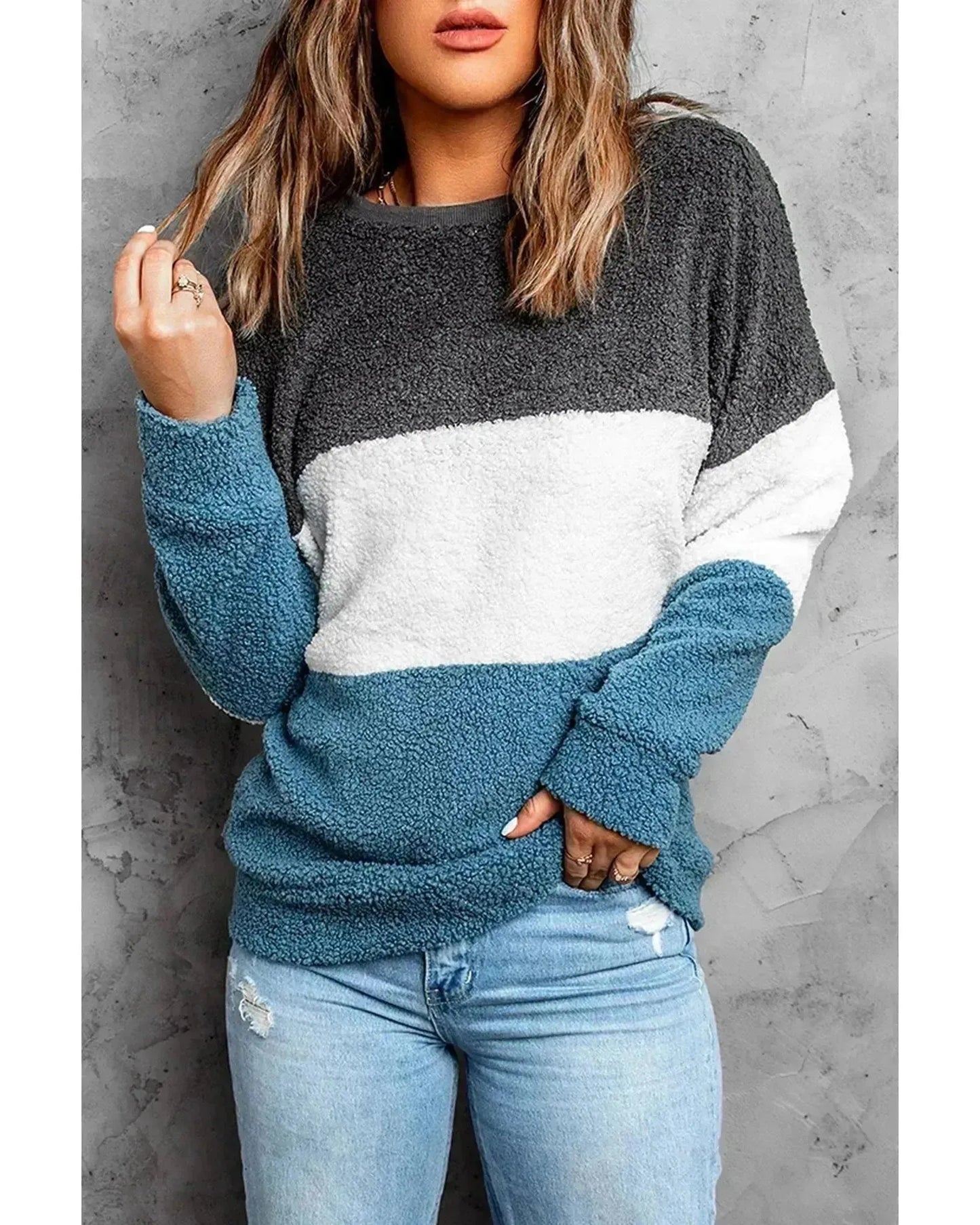 Azura Exchange Colorblock Plush Sweatshirt - M - Scarlett Rolling