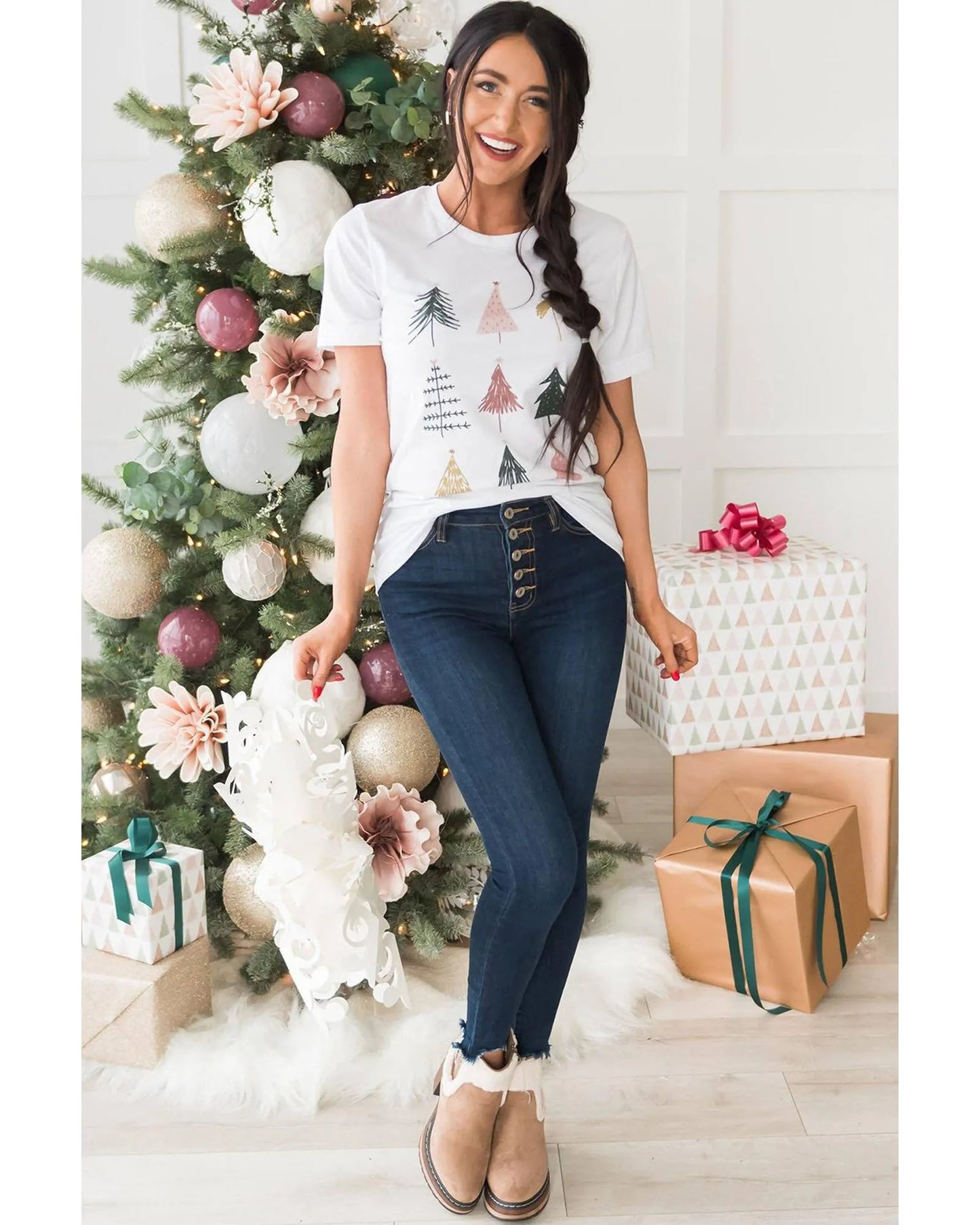 Azura Exchange Christmas Tree Graphic Tee - M - Scarlett Rolling